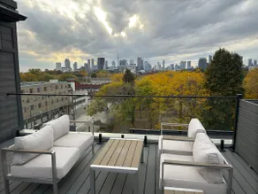 Luxury 2 BRM Penthouse Downtown City Skyline Views - Image 2