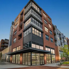 Landing | Chic 1BD, Gym, Courtyard - Image 4
