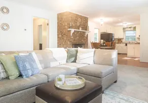 4BR/2BA • Sleeps 10 • 10 Min to UNC & Franklin St - Image 2
