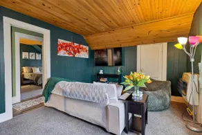 Cozy apartment in the heart of Liverpool NY - Image 4