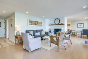 Mtn-View Camano Island Retreat Overlooking Beach - Image 5