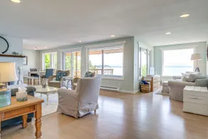 Mtn-View Camano Island Retreat Overlooking Beach - Image 3