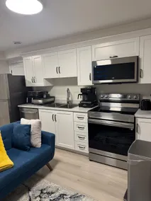 New Luxury 2-Bedroom Haven| Free Parking - Image 5