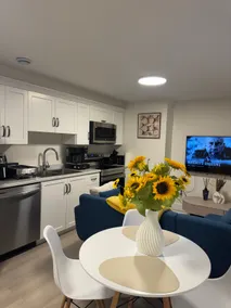 New Luxury 2-Bedroom Haven| Free Parking - Image 4