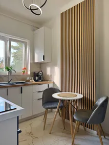 Emerald - Modern Central Apartment - Image 5