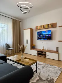 Emerald - Modern Central Apartment - Image 2