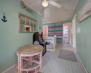 Miller\"s Shabby Chic Coast 5 bedroom house blocks from downtown - Image 5