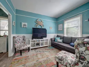 Miller\"s Shabby Chic Coast 5 bedroom house blocks from downtown - Image 3