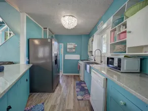 Miller\"s Shabby Chic Coast 5 bedroom house blocks from downtown - Image 4