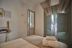 Honey Rosemary Suite Room - Image 5