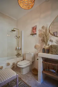 Honey Rosemary Suite Room - Image 4