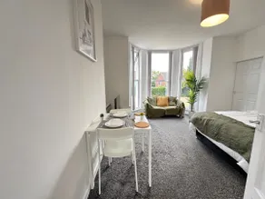 THE SPRINGFIELD SUITE - ONE BEDROOM APARTMENT - KIDDERMINSTER CENTRAL - SLEEPS 3 GUESTS - PARKING INCLUDED - WEST MIDLANDS SAFARI PARK LOCATIOn - Image 5