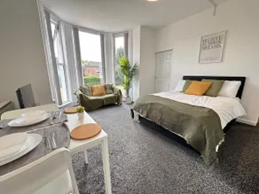THE SPRINGFIELD SUITE - ONE BEDROOM APARTMENT - KIDDERMINSTER CENTRAL - SLEEPS 3 GUESTS - PARKING INCLUDED - WEST MIDLANDS SAFARI PARK LOCATIOn - Image 4