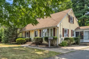 4BR Family retreat - 5 min from Little League - Image 3
