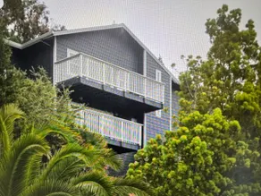 Urban Studio with Views: 2 Bedrooms Near Downtown - Image 3