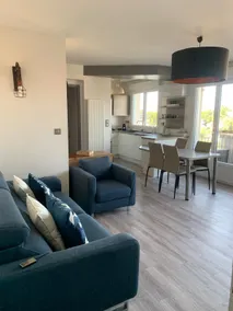 Mermoz – Elegant apartment – Balcony, air conditioning, and garage - Image 2