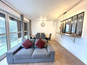 Bright & quiet apartment, close to transportation - Image 2
