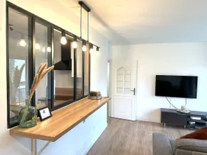 Bright & quiet apartment, close to transportation - Image 4