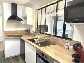 Bright & quiet apartment, close to transportation - Image 3