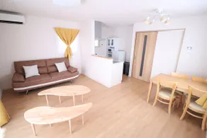 Entire house rental! 3 bedrooms! Up to 14 people are OK! Free parking for 2 cars is available! Projector available! Near a natural hot spring - Image 5