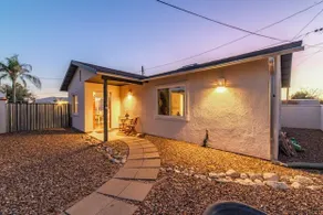 Stylish & Cozy, 1 BR 1 BA, Parking, Casita - Image 2