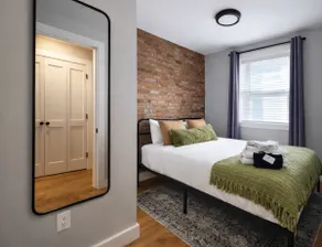 Luxe Duplex near Beach by Seaport and Convention Centre BCEC - Image 5