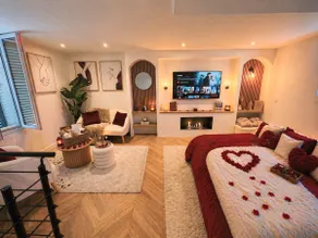 Romantic Suite K9 – Jacuzzi & Ceiling Mirror - Image 3