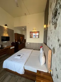 Trovero Suites: The Red Rose (Greater Noida) - Image 5