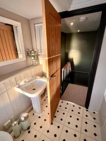 Unique & Stylish Town House in Central Cheltenham - Image 5