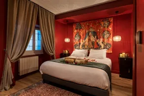 4-star themed cottage with hot tub in the heart of the city, close to Lyon - Image 3