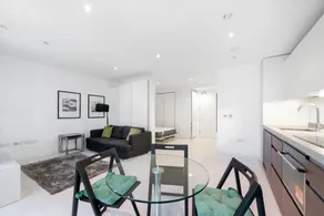 Stunning Cosy in Canary Wharf Pool Gym&Steam Room - Image 2