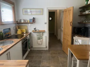 Cosy, Central 1 Bedroom Flat + Sofa Bed & Parking - Image 2