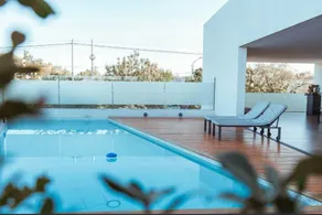 Beautiful apartment with a pool - Image 3
