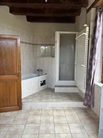 Large farmhouse - Image 2