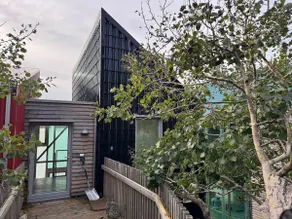 Modern beachfront spot with panoramic views - Image 2