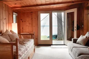 Lakefront Spruce Cottage - Image 5