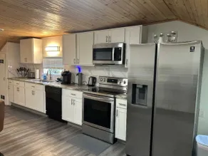 2BR Shoreside Retreat w/ Beach Access & Interiors - Image 2