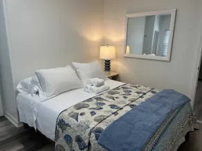 2BR Shoreside Retreat w/ Beach Access & Interiors - Image 4