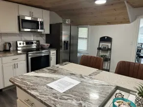 2BR Shoreside Retreat w/ Beach Access & Interiors - Image 3