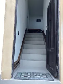 Upper floor accommodation with spacious spaces - Image 3