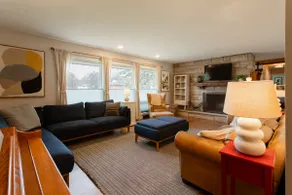 Inviting & spacious home 1 mile from ND, sleeps 17 - Image 3