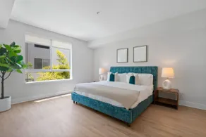 Artsy Emerald |Quiet Retreat Rose Ave Venice Beach - Image 5