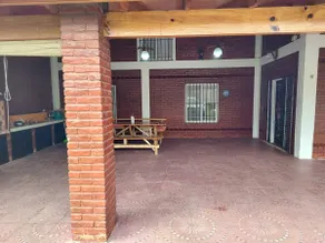 Country house with a pool - Image 2