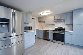 Charming Stay with Free Parking! - Image 3