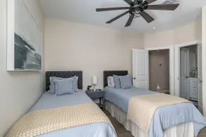 Chic 1-Story 2BR Near LaTech | King +2 Twins - Image 5