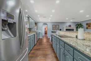 Walk to UNT | 5BR | Sleeps 10 - Image 4