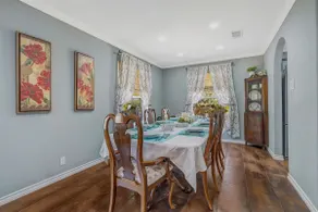 Walk to UNT | 5BR | Sleeps 10 - Image 3