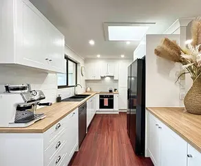 The Swan Lakehouse – Buff Point - Image 3