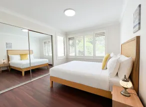 The Swan Lakehouse – Buff Point - Image 5