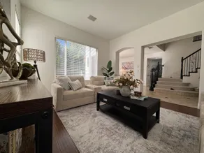 Luxury 5-bedroom Retreat in Roseville Suburbs - Image 4